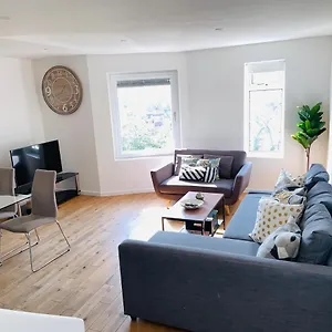  Holiday home City Centre Entire House With Parking United Kingdom